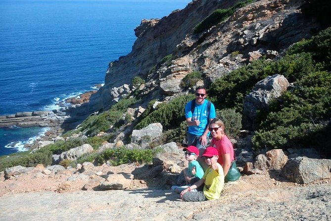 Jurassic Hiking tour to footprints of dinosaur in Espichel Cape - Sesimbra village time: medieval streets and a seafood culture reset