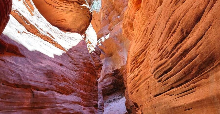 Kanab: Red Canyon Off-Road Jeep and Hiking Tour - Why Red Canyon’s Peek-a-Boo slot feels different