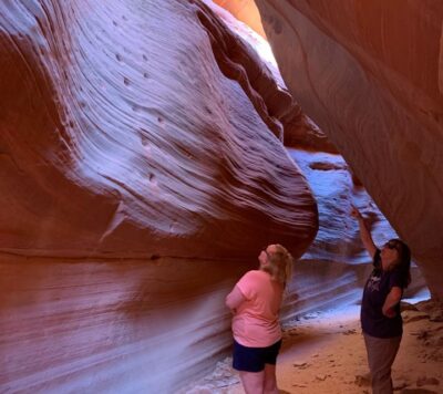 Kanab: Red Canyon Off-Road Jeep and Hiking Tour - Moqui Cave in Kanab: how the tour starts right
