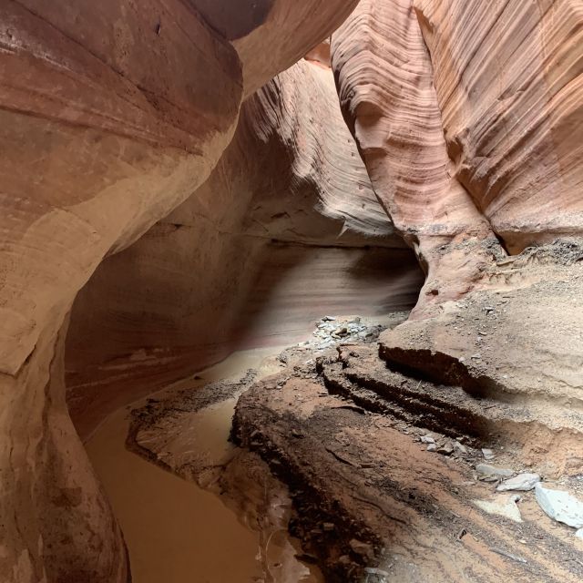 Kanab: Red Canyon Off-Road Jeep and Hiking Tour - The guide experience: photo help and calm pacing