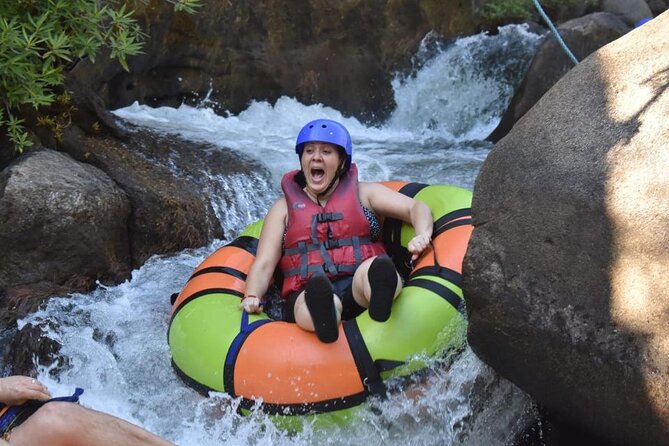 La Leona Waterfall Hike and River Tubing - Stop two: river tubing for 1.5 hours, with paddles and real guidance