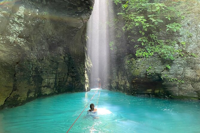 La Leona Waterfall Hike and River Tubing - Where you start in Liberia and how to avoid the first stress moment