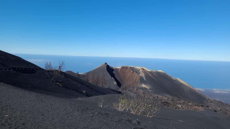 La Palma: Tajogaite Volcano Guided Hike - The sulfur sulfate green and the evaporation you can learn from