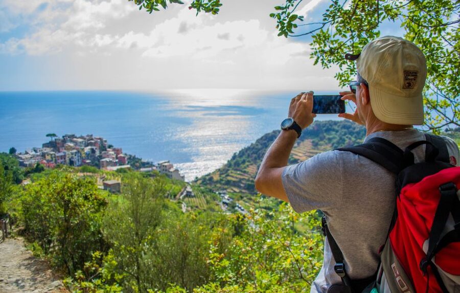 La Spezia: Cinque Terre Guided Hiking Tour - From La Spezia port to Manarola: the day starts with a simple flow