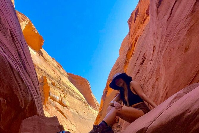 Lake Powell Kayak and Water Antelope Canyon Hike Guided Tour - Stop 3 return across Lake Powell: Time to breathe and take photos