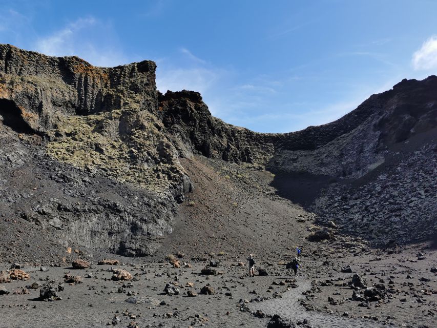 Lanzarote: Guided Volcano Hike with Transfers - Stops that turn views into learning (and keep the group together)