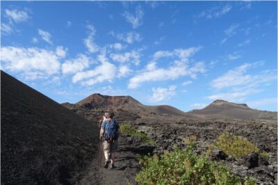 Lanzarote: Hike Across Timanfaya's Volcanic Landscapes - Craters and Photo Stops: Getting the Close-Up Views People Picture