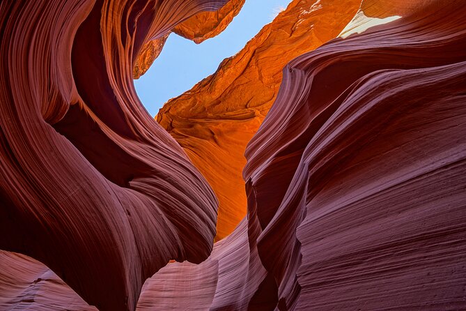 Lower Antelope Canyon Hiking Tour - Meeting point and the 10-minute walk: start with good shoes