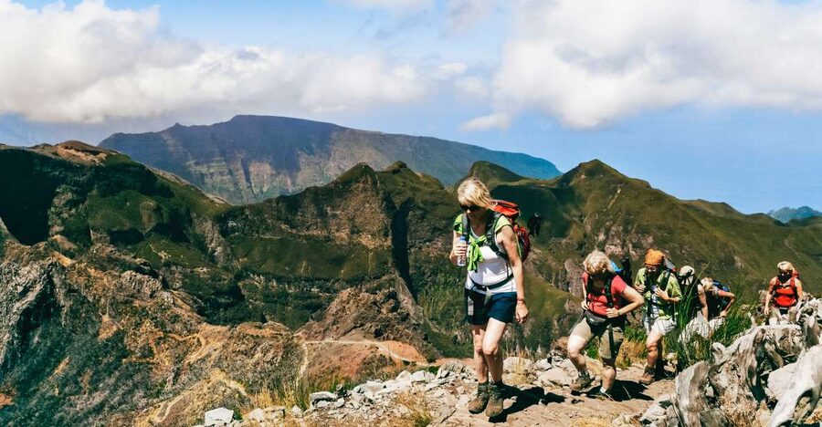 Madeira: Pico Arieiro to Pico Ruivo Hike - Pico do Arieiro: photos, flora, and the climb toward the island’s spine