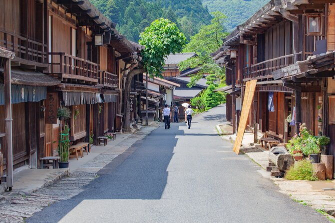 Magome & Tsumago Nakasendo Trail Day Hike with Government-Licensed Guide - Tsumago-juku: flat streets, preserved houses, and the quiet feel