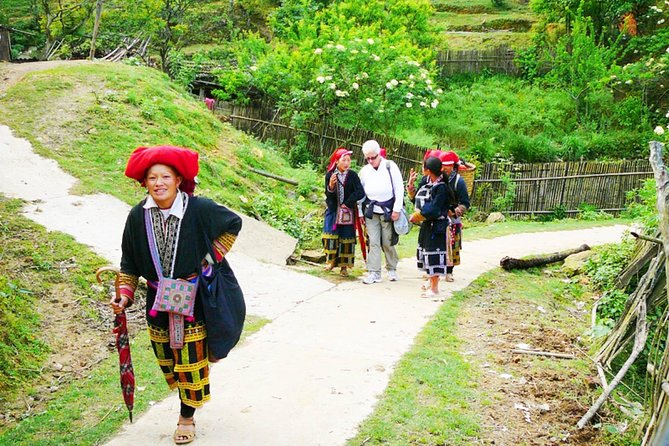 Mai Chau Private Day Tour: Hiking & Biking in Pristine Landscapes - Lac Village and Pom Coong by bike: seeing work, weaving, and a living feel