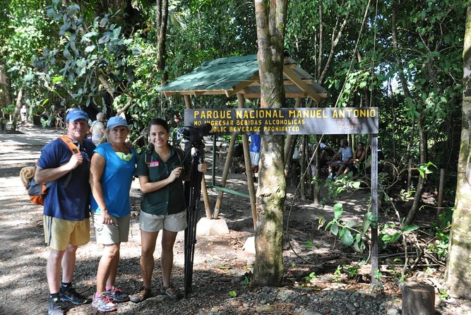 Manuel Antonio National Park Hiking Tour from Jacó - Wildlife spotting with binoculars and a scope: how the guide changes everything