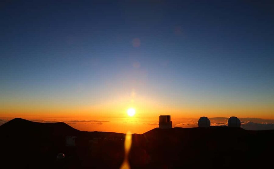 MaunaKea Summit SUNSET and Star Tour with Photo - After sunset: dropping to stargazing height and using the telescope