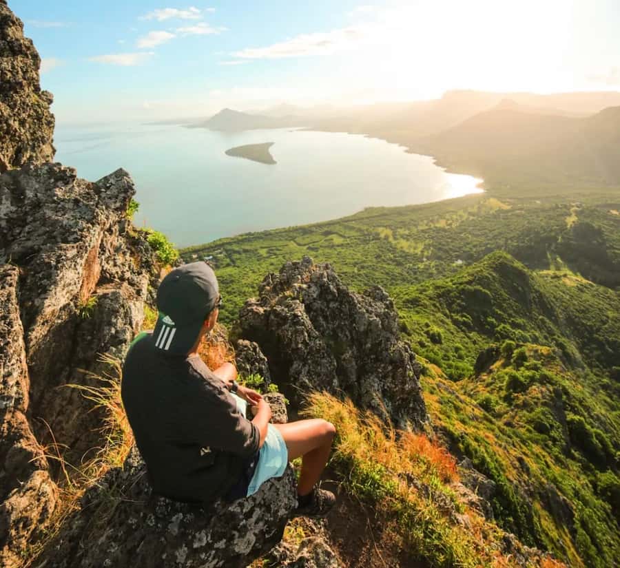Mauritius: Le Morne Mountain Guided Sunrise Hike and Climb - Trochetia boutoniana viewpoint: snacks with a breather