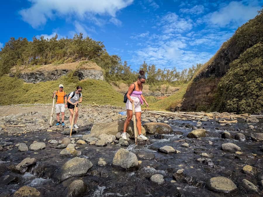 Mauritius: The Wild South Hiking Tour with a Guide - Waiting for waves: a break that doesn’t feel like waiting