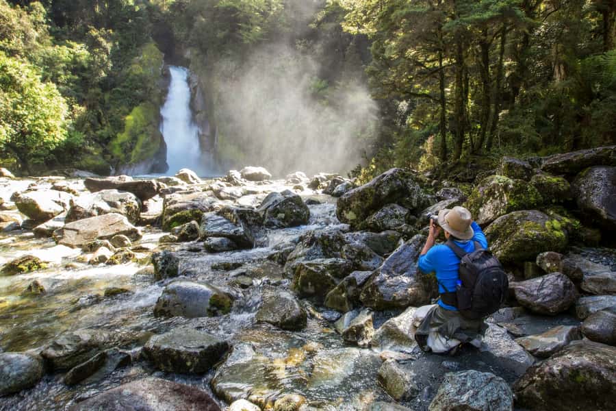 Milford Track: Full Day Guided Hike and Nature Cruise - Visitor center break: the small reset before the fjord