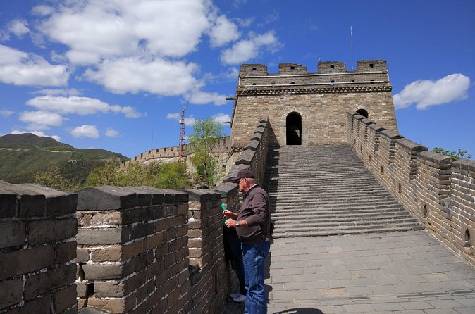 Mini Group: Half-Day Great Wall at Mutianyu Hiking Tour - The Guide Factor: What Makes It Feel Worth It