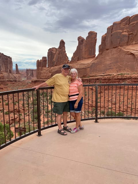 Moab: Arches National Park Sightseeing Tour - Snacks, drinks, and the comfort factor that makes the day easier