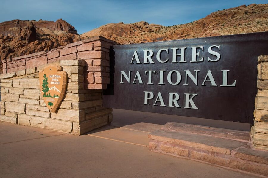 Moab: Arches National Park Sightseeing Tour - Weather reality: roof opens only when it’s safe