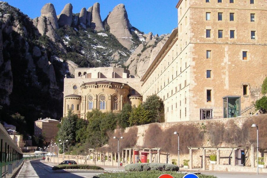 Montserrat: 6-Hour Tour with a Choice of 3 Levels of Hiking - Choosing your hike level: three trails, one mountain