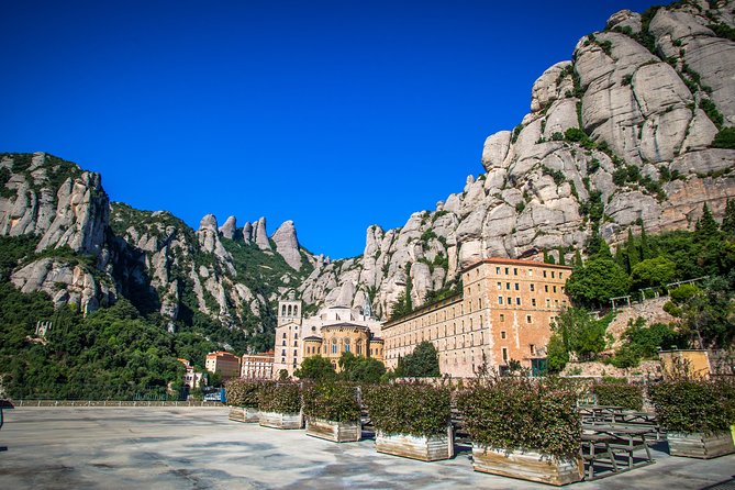 Montserrat Half Day Afternoon Tour from Barcelona - The drive to Montserrat: comfort, timing, and avoiding the worst crowds