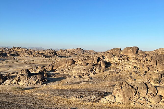 Moon Mountain Hike from Jeddah City - 9:30 AM departure from Jeddah: the drive that sets the mood