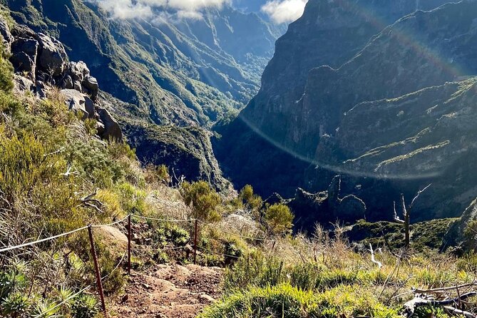 Morning Transfer To Pico Do Arieiro, Hike To Pico Ruivo & Return From Teixeira - The summit at Pico Ruivo and the run toward Achada do Teixeira