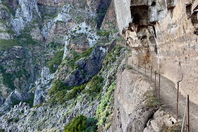 Morning Transfer To Pico Do Arieiro, Hike To Pico Ruivo & Return From Teixeira - Price and value: what $37.51 really buys you