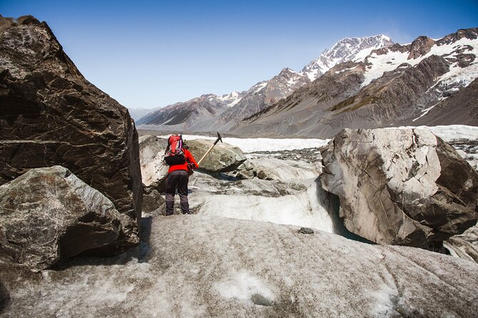 Mount Cook: 3-Hour Tasman Glacier Heli-Hike - The helicopter ride: 30 minutes of glacier views and pilot commentary