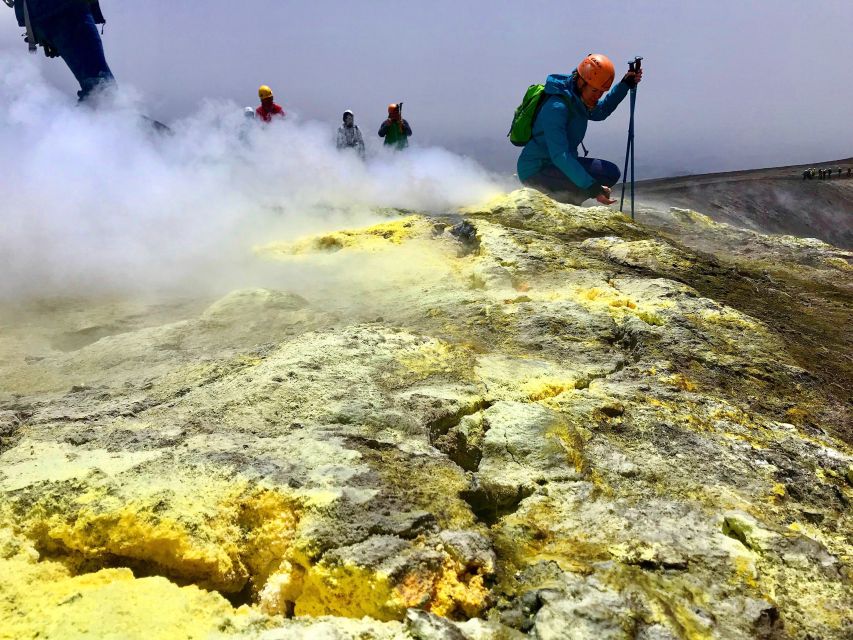 Mount Etna: Central Crater Guided Hike for Advanced Hikers - Lunch at the Volcanological Observatory base: fueling for the long drop
