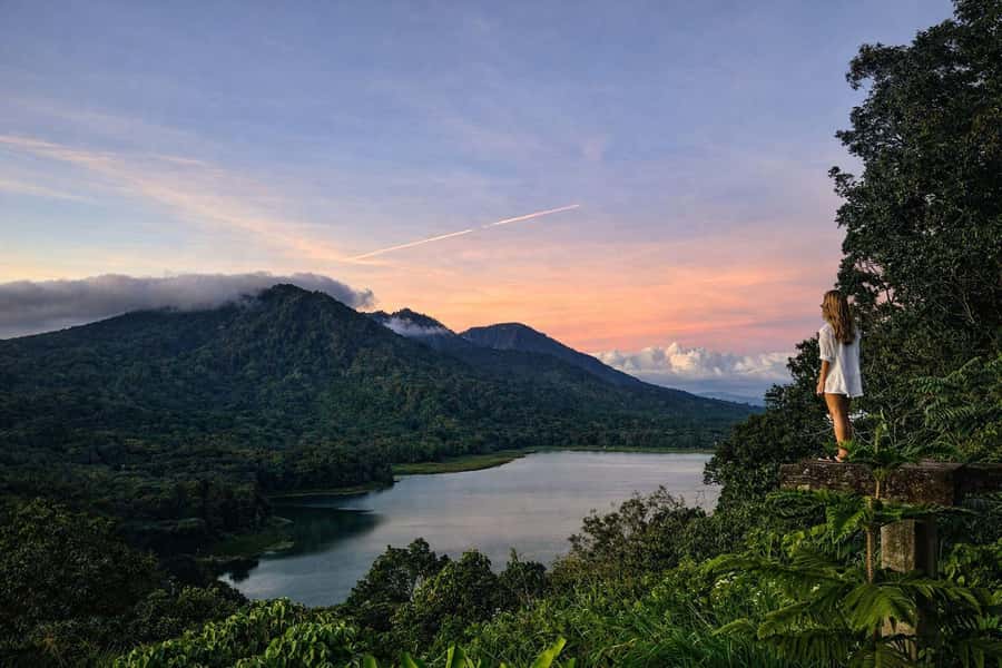 Munduk: Twin Lake Jungle Hike, Ulun Danu Temple, & Waterfall - Munduk and Wanagiri: the real North Bali start