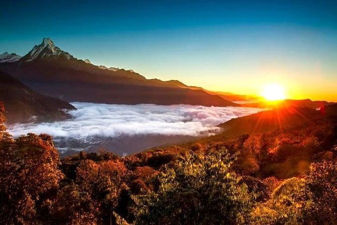Nagarkot Sunrise View & Day Hiking with Lunch - Private/Group - Food on the Go: Lunch Box Details and Club Himalaya Breakfast
