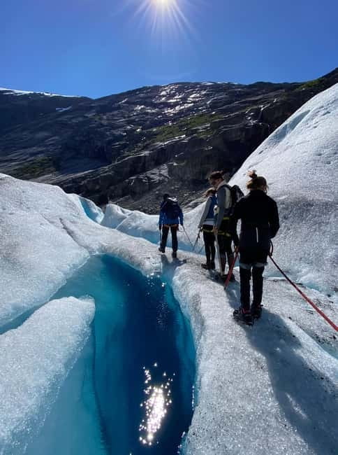 Nigards: Kayaking and Glacier Hike - Nigardsbreen and Nigardsbrevatnet: why this tour feels real