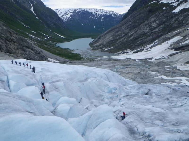 Nigards: Kayaking and Glacier Hike - Safety briefings and what crampons + rope really mean