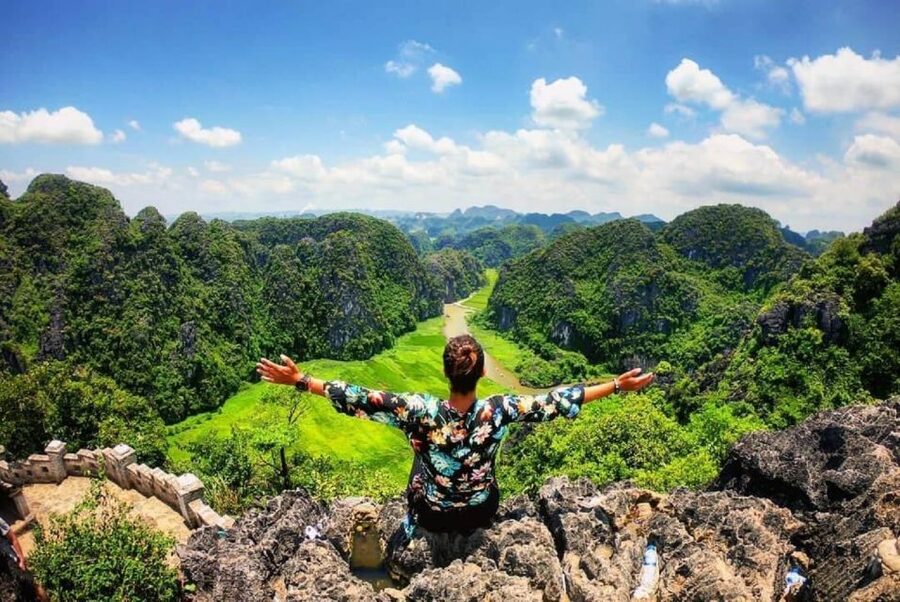 Ninh Binh: Hoa Lu, Trang An and Mua Caves Hiking Day Trip - Trang An UNESCO cave boat ride: the best way to see the “wow” scenery