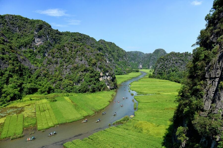 Ninh Binh: Hoa Lu, Trang An and Mua Caves Hiking Day Trip - The lunch stop: local food, buffet style, keep expectations flexible