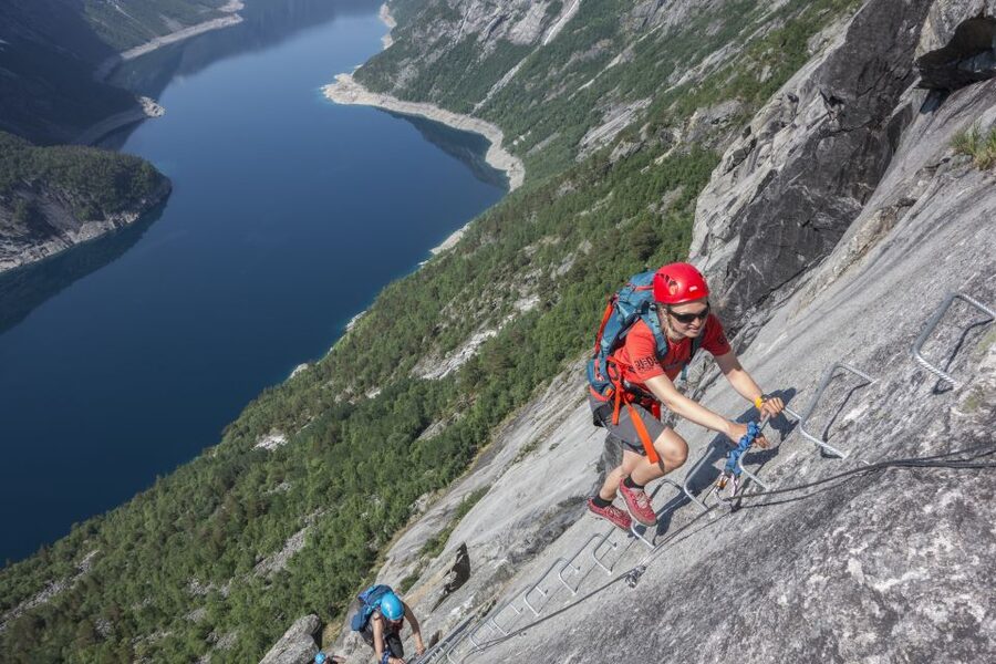 Odda: Full-Day Trolltunga Hiking, and Climbing Tour - Starting in Tyssedal: the morning route that sets the tone