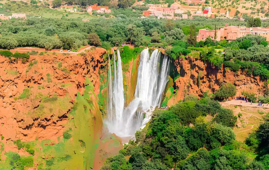 Ouzoud Waterfalls: Majestic Guided Hike and Adventure - Walking toward the falls: the guided descent to the best viewpoints