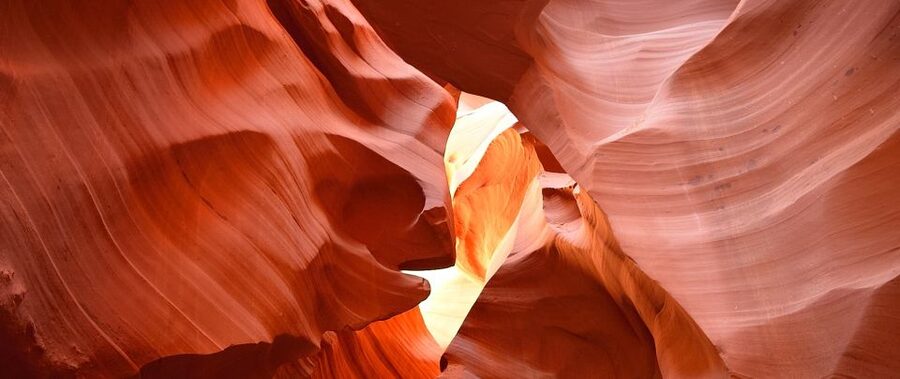 Page: Lower Antelope Canyon Ticket and Guided Hiking Tour - Timing, crowd levels, and why your canyon light may differ