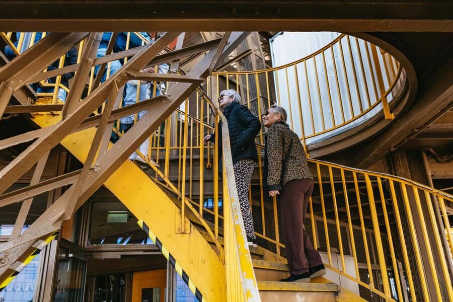 Paris: Eiffel Tower Fully Guided Tour with Summit Option - Should you book this Eiffel Tower guided tour with summit access?