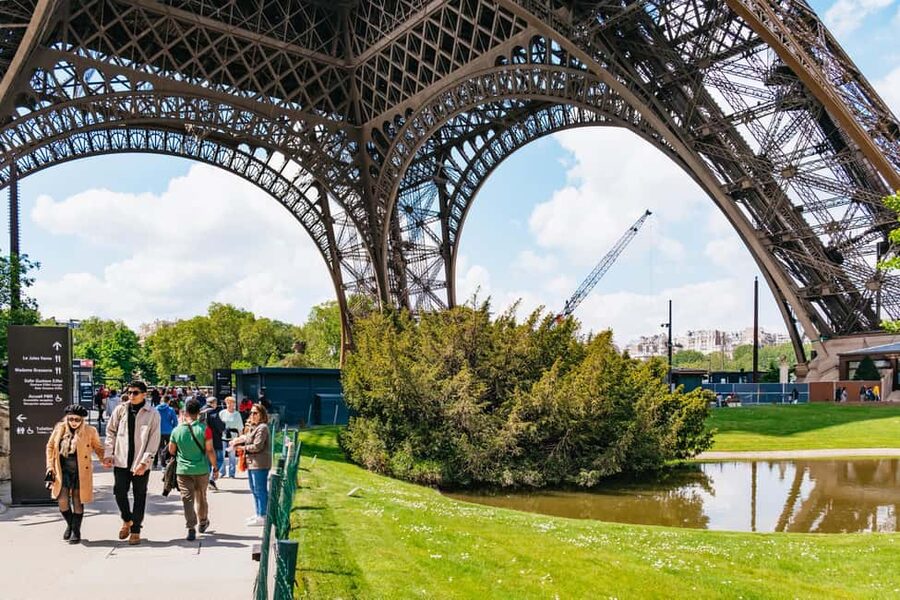 Paris: Eiffel Tower Fully Guided Tour with Summit Option - Summit option: glass lifts up to 276 meters