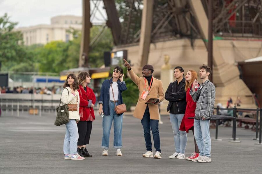 Paris: Eiffel Tower Guided Tour with Summit Access - Key points before you go