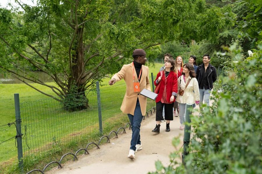 Paris: Eiffel Tower Guided Tour with Summit Access - Meeting the guide correctly: the small details that prevent wasted hours