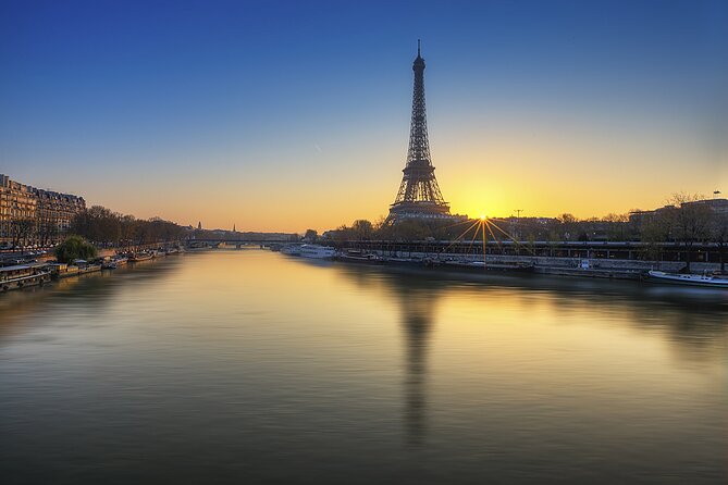 Paris Lights Evening Bus Tour with Eiffel Tower Summit Option - Comfort and Practicalities: The Stuff That Makes or Breaks a Night Ride