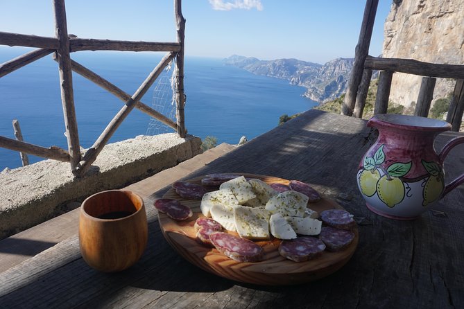 Path of Gods Hike, with Food Experience at Shepherd's Hut - The shepherd’s hut lunch: goats’ cheese, Piennolo tomatoes, and farm life