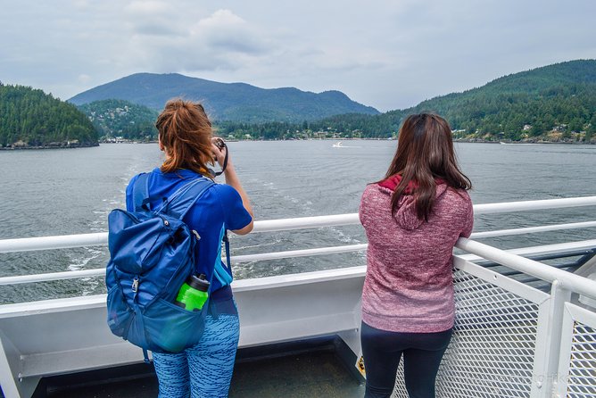 Photography, Hiking & Ferry to Bowen Island - Snug Cove arrival: wildlife moments and real viewing angles