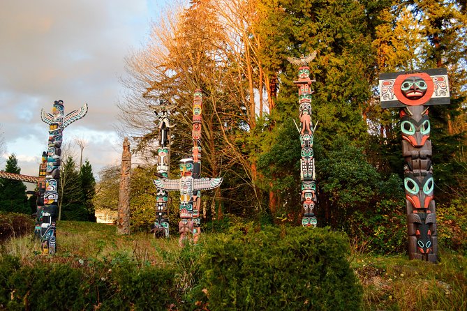 Photography & Hiking in Nature - North Shore forests first: Lynn Canyon and natural water scenes