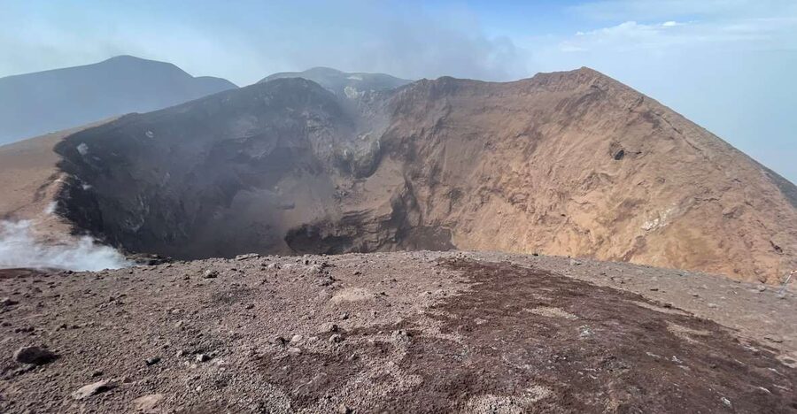 Piano Provenzana: Mount Etna Hiking Trip to 3,300 Meters - Central Crater at 3,300m: what makes the summit time worth it