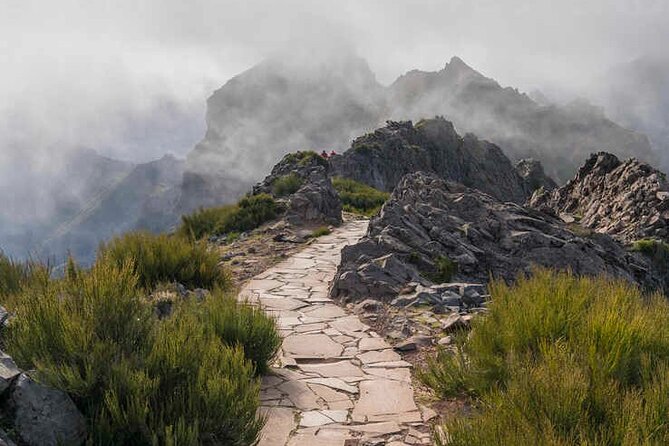PR1 Pico do Arieiro Self-Guided Hiking Transfer (Morning slot) - Stairway to Heaven (PR1): 2.5 km of steps up high