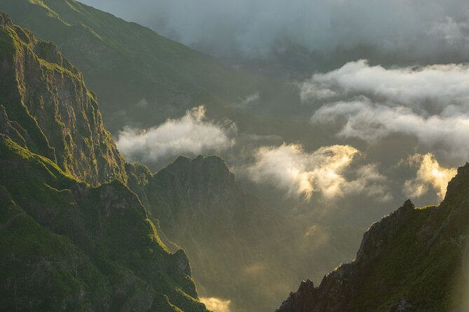 PR1 Sunrise Pico do Arieiro Self-Guided Hiking Transfer - PR1’s Stairway to Heaven: what it feels like at sunrise